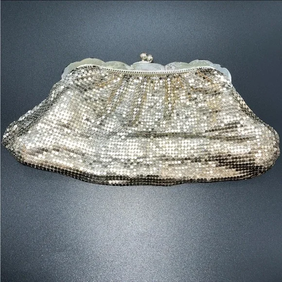 Whiting and Davis Evening Clutch 🎇 - Picture 5 of 11